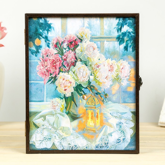 Ключница "Пионы и фонарик" 20х25х5 см