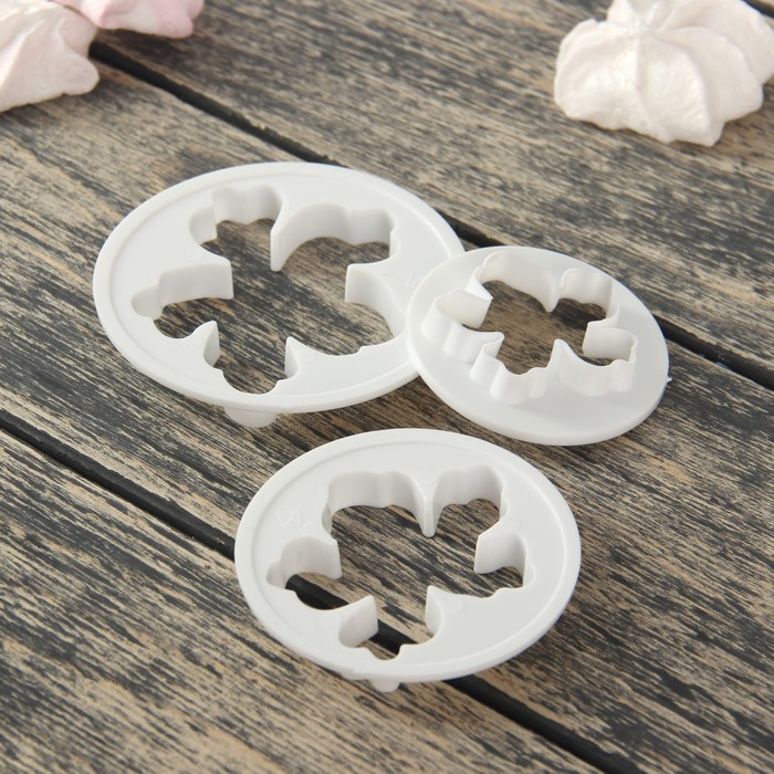 Набор выемок кондитерских "Цветы", 3 шт: 8/6,5/5,5 см