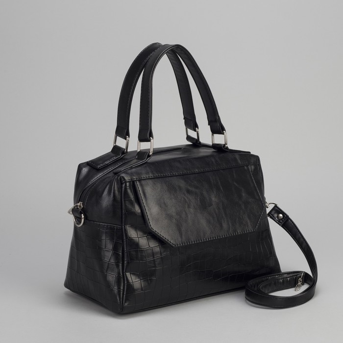 Сумка женская, отдел на молнии, 2 наружных кармана, длинный ремень, крокодил, цвет чёрный