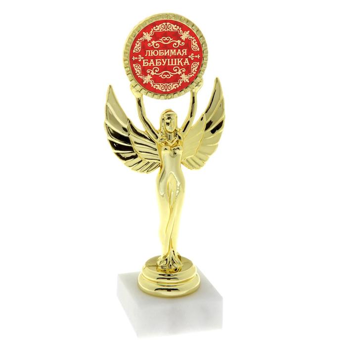 Ника с медалью "Любимая бабушка"