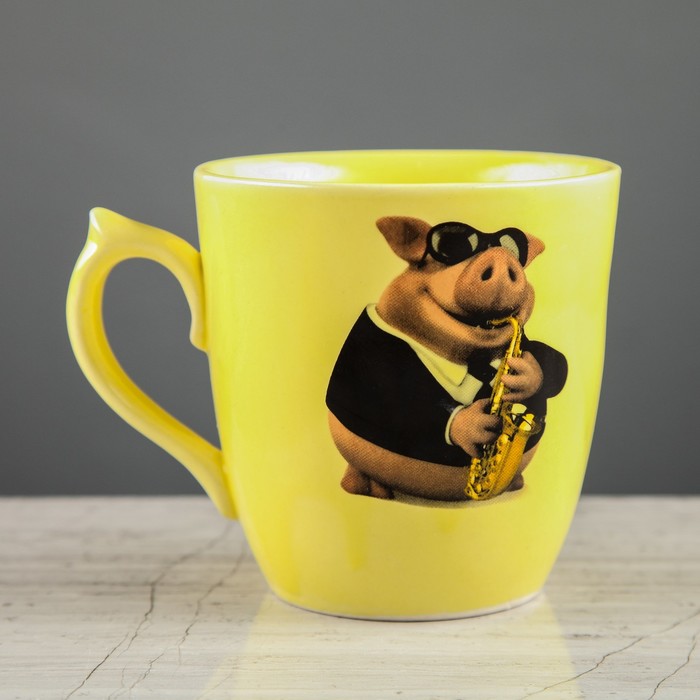 Кружка 0,6 л "Весна" желтая, свинки, деколь, микс