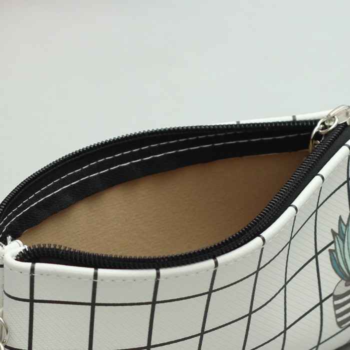 Косметичка простая "Кактусы", отдел на молнии, ручка, цвет белый