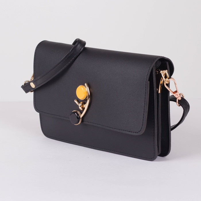 Сумка женская, 3 отдела на молниях, регулируемый ремень, цвет чёрный