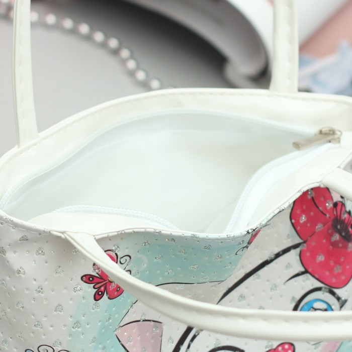 Сумка детская «Киска с цветами», отдел на молнии, 2 ручки, цвет белый