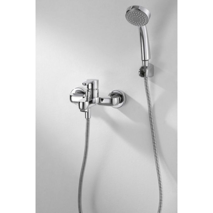 Смеситель для ванны BRAVAT STREAM, с коротким изливом и душевой лейкой