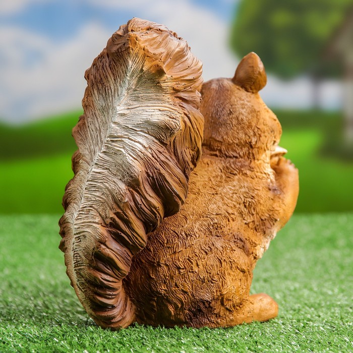 Садовая фигура "Белка глазастая с грибочками"