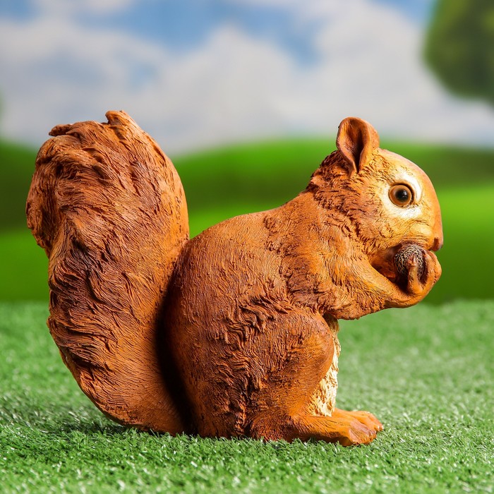 Садовая фигура "Белка грызёт шишку", микс