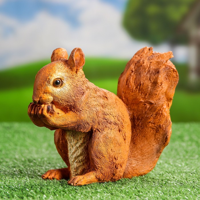 Садовая фигура "Белка грызёт шишку", микс