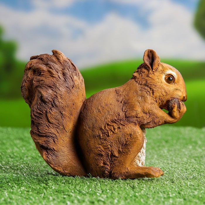 Садовая фигура "Белка грызёт шишку", микс