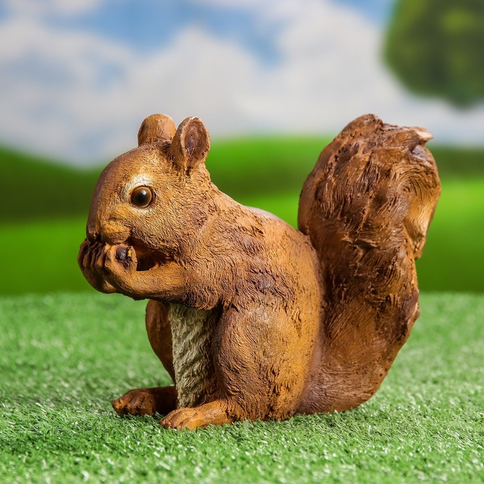 Садовая фигура "Белка грызёт шишку", микс