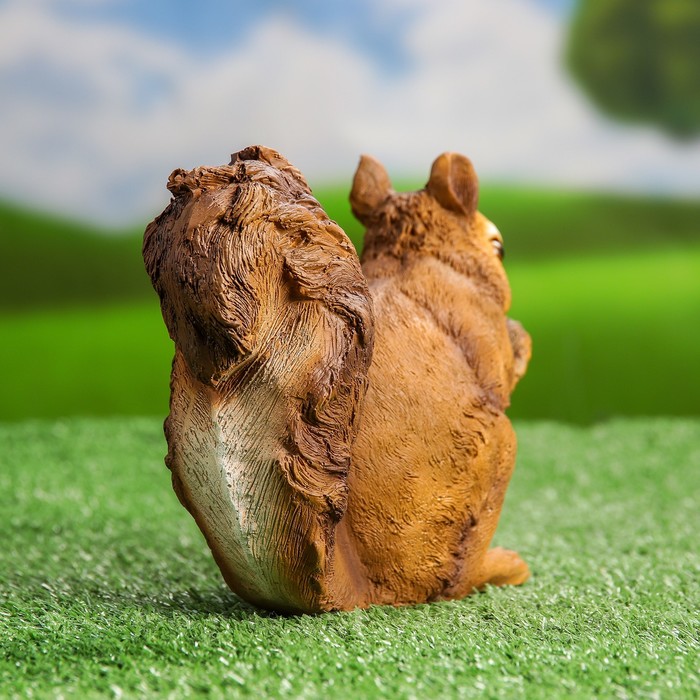 Садовая фигура "Белка грызёт шишку", микс