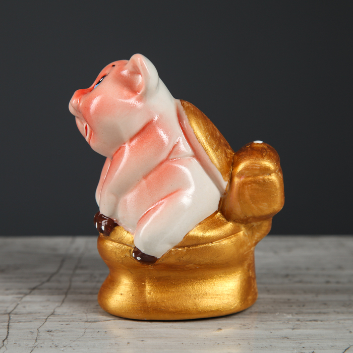 Сувенир "Свин на унитазе", 11 см, микс
