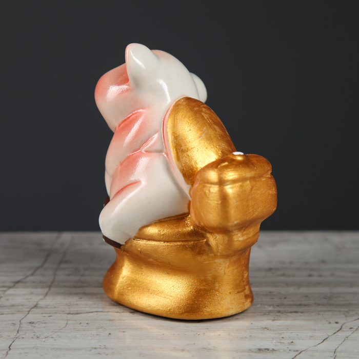 Сувенир "Свин на унитазе", 11 см, микс