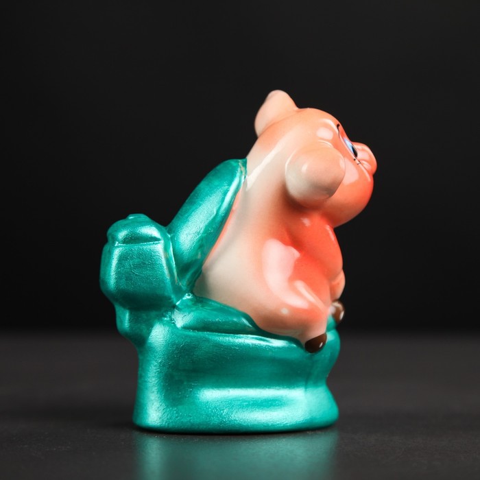 Сувенир "Свин на унитазе", 11 см, микс