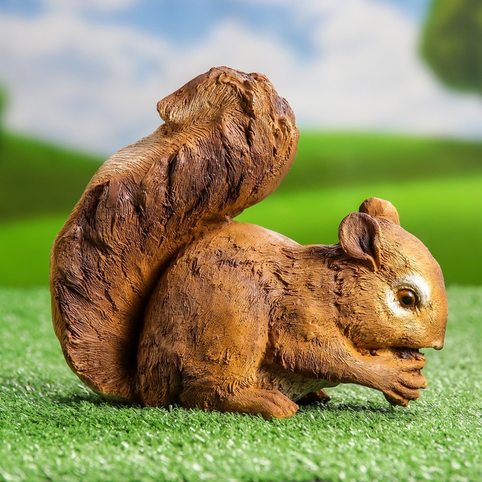 Садовая фигура "Белка грызёт шишку", микс