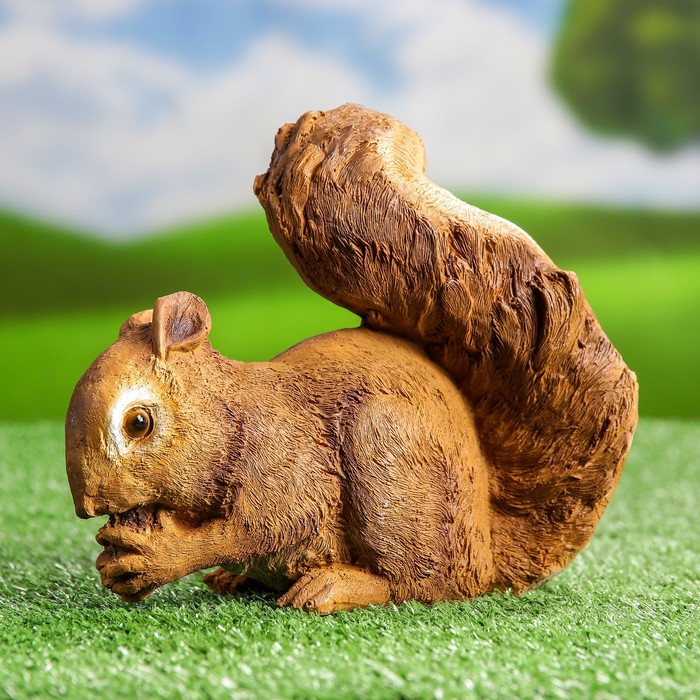 Садовая фигура "Белка грызёт шишку", микс