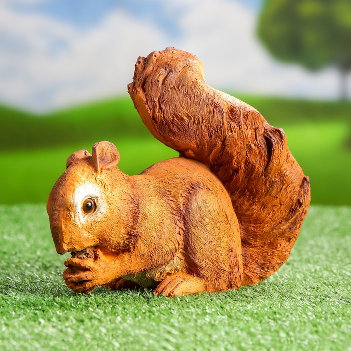 Садовая фигура "Белка грызёт шишку", микс