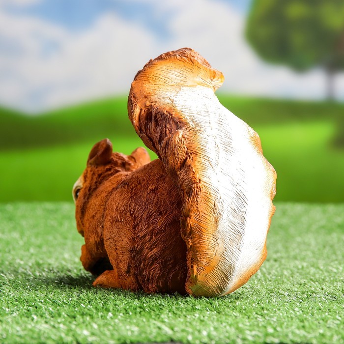 Садовая фигура "Белка грызёт шишку", микс