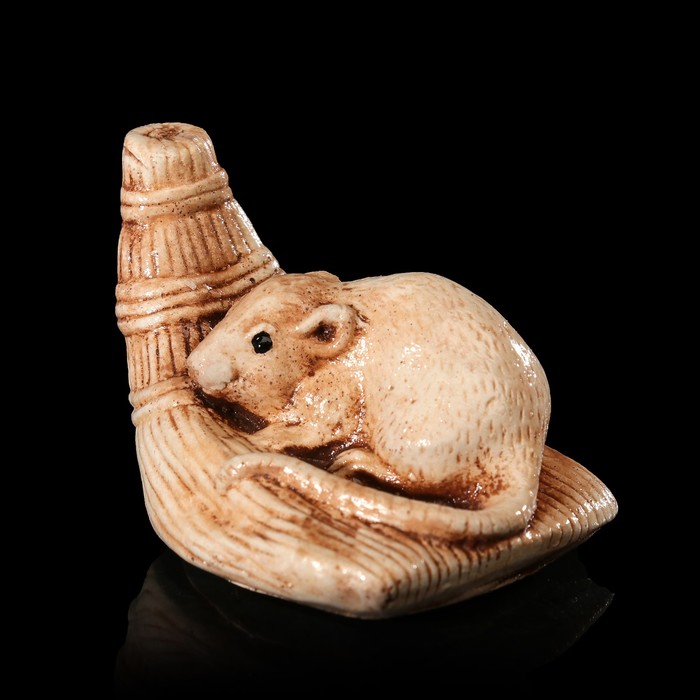 Сувенир гипс "Крыса на метле" 2 см