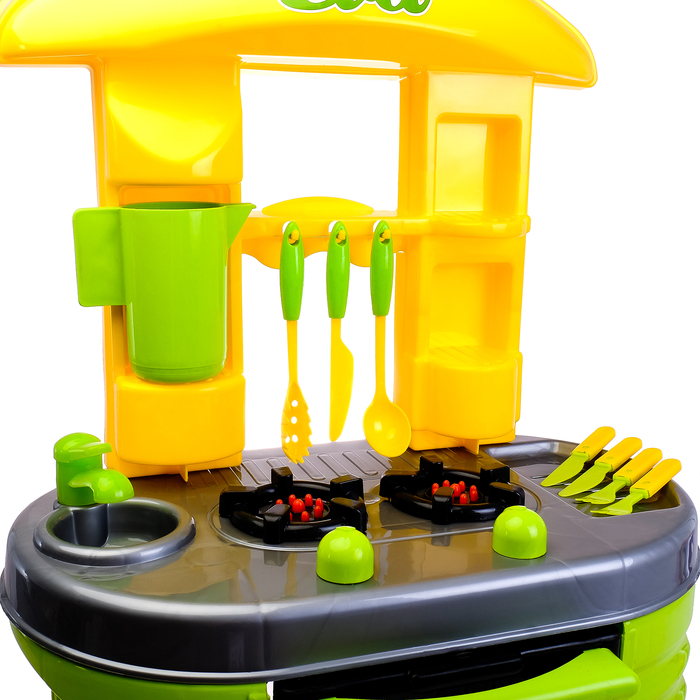 Кухня с набором посуды