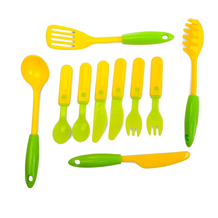 Кухня с набором посуды