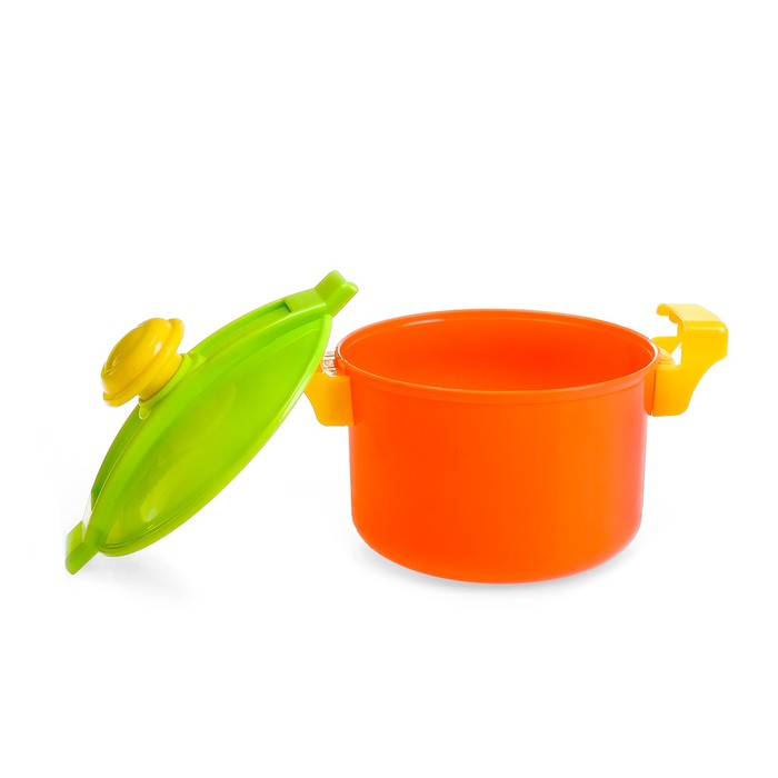 Кухня с набором посуды