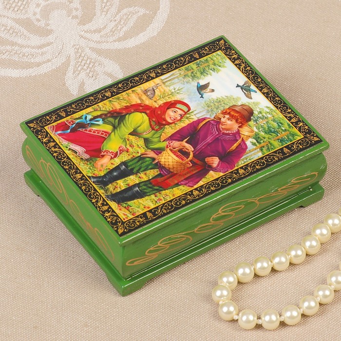 Шкатулка «Парочка в лесу», зелёная, 8×10,5см, лаковая миниатюра