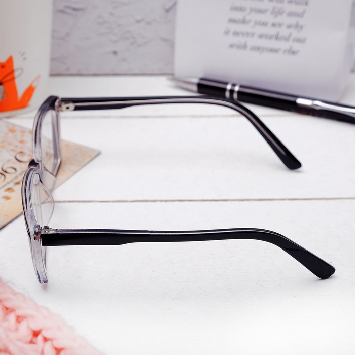 Очки "Бабочка" модная, оправа пластик, линза пластик, нетгиб. дужка, цвет черный, - 1дптр
