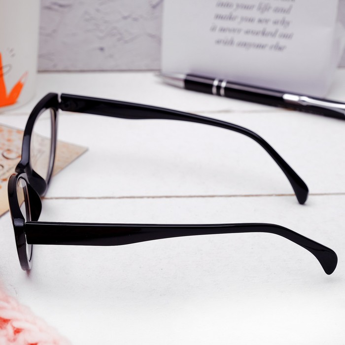 Очки "Кошачий глаз" модные, оправа пластик, линза пластик, неотгибающаяся дужка, цвет чёрный, -1