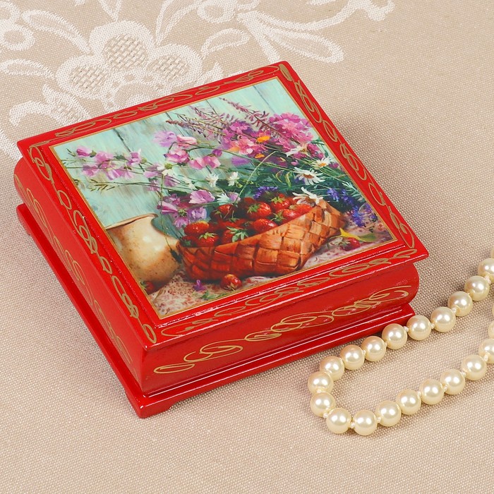 Шкатулка «Клубника в корзинке», красная, 10х10 см, лаковая миниатюра