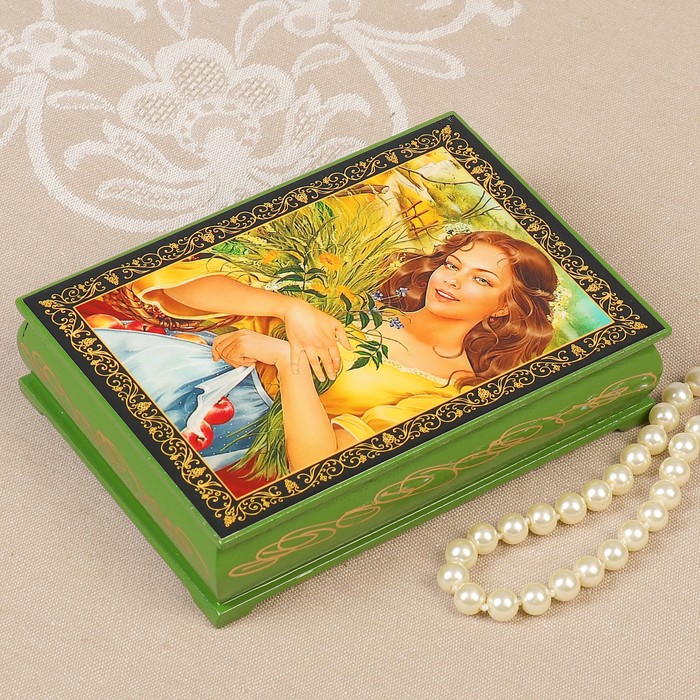 Шкатулка «Девушка с полевыми цветами», 10×14×5 см, зелёная, лаковая миниатюра