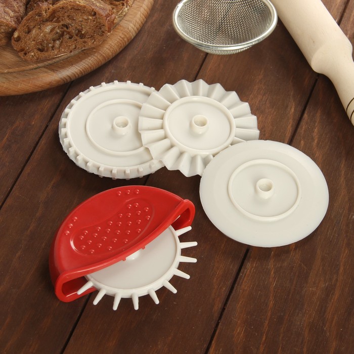 Ролик для нарезки теста "Колесо" 4 насадки 11,7х11х3 см