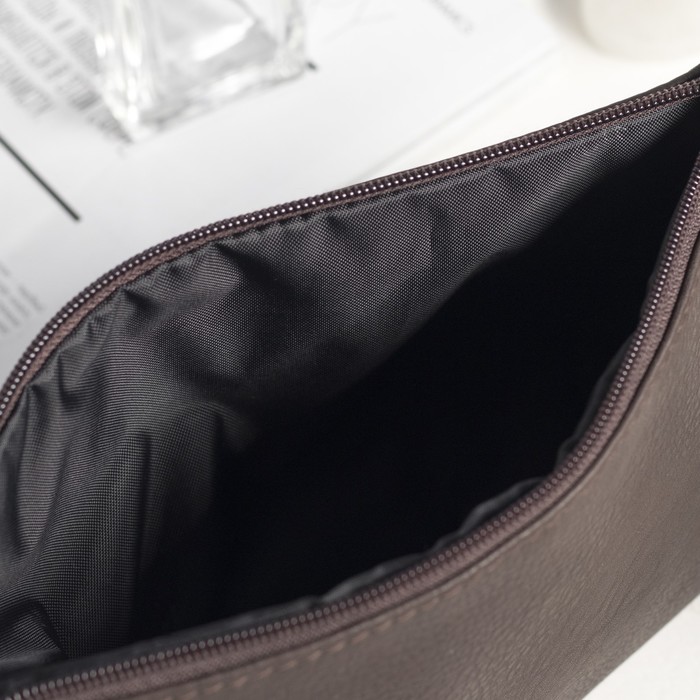 Косметичка простая, отдел на молнии, цвет коричневый