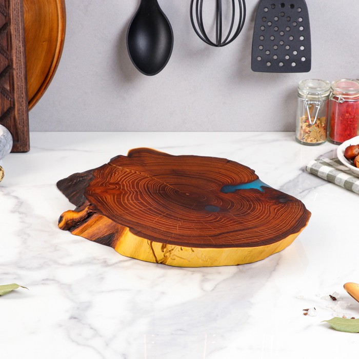 Доска темная сервировочная из массива оливы "Спил", 30-35 х 20-25 см