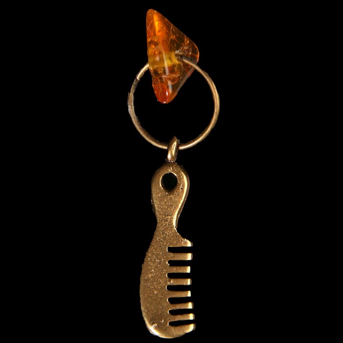 Брелок-талисман "Расческа", натуральный янтарь