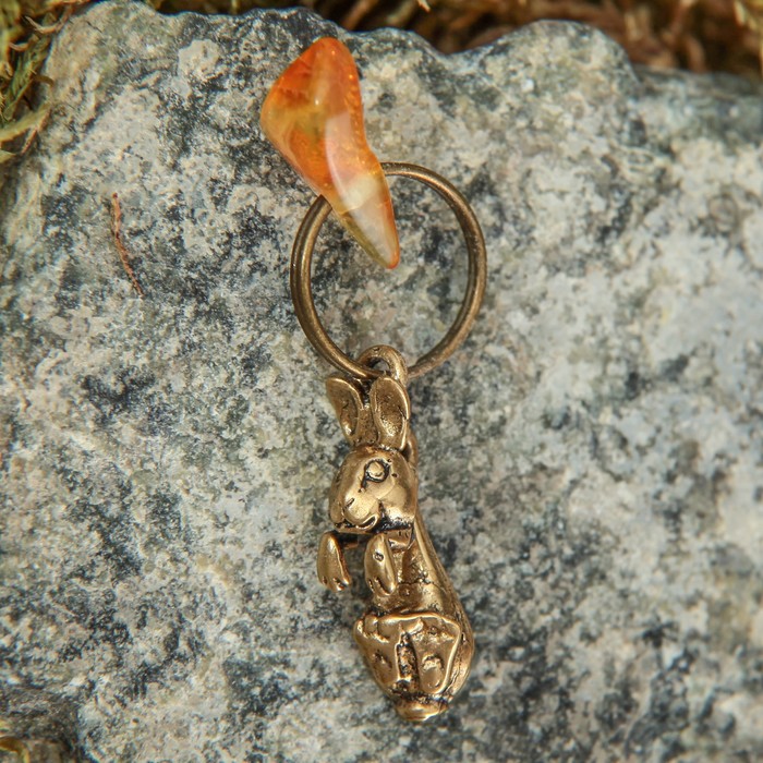 Брелок-талисман "Зайка", натуральный янтарь