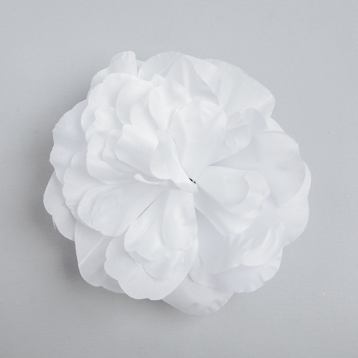 Белый цветок для декора