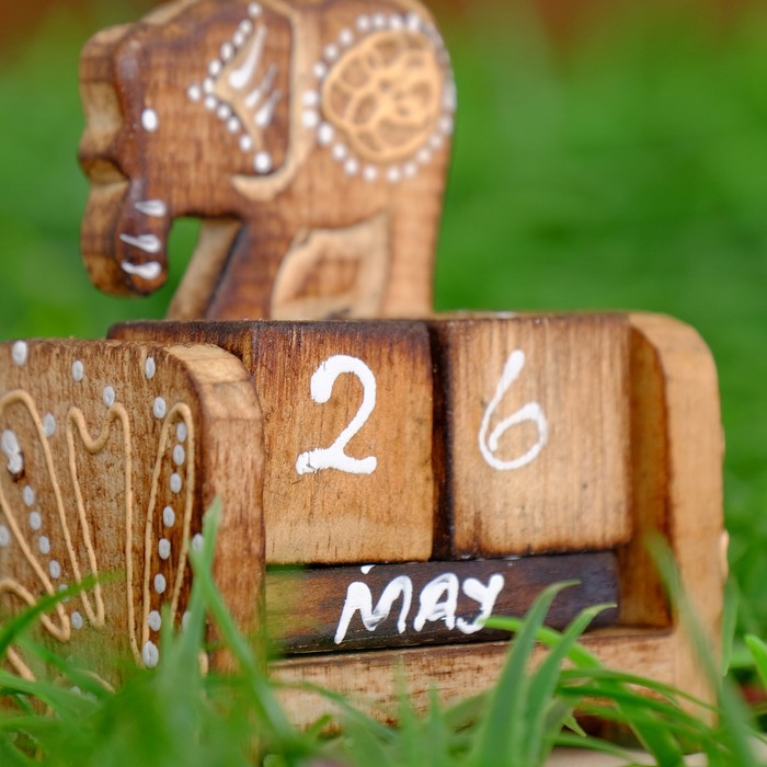 Деревянный календарь с кубиками "Слон" 12х6х3,5 см