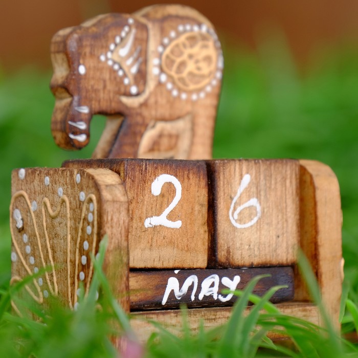 Деревянный календарь с кубиками "Слон" 12х6х3,5 см