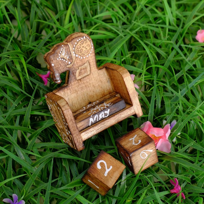 Деревянный календарь с кубиками "Слон" 12х6х3,5 см