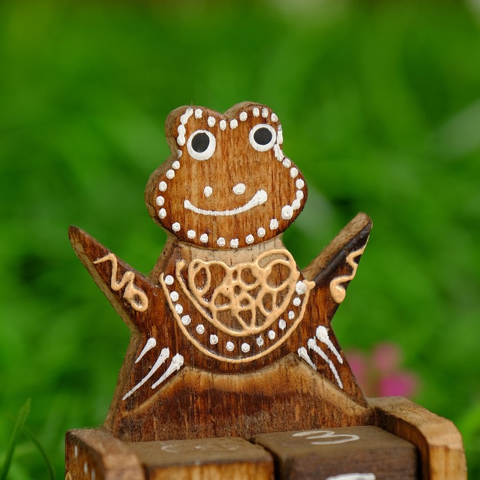 Деревянный календарь с кубиками "Лягушка" 12х6х3,5 см