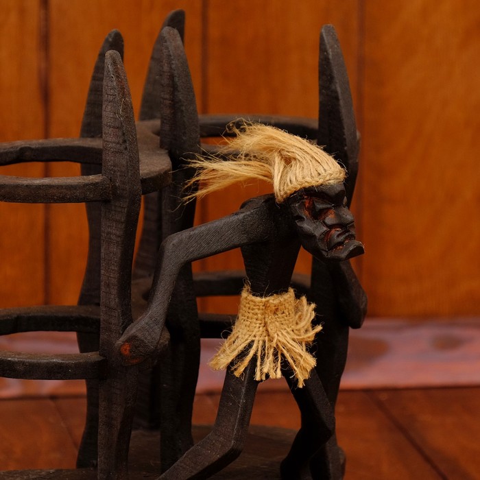 Сувенир подставка под бутылку "Суровый абориген" 28х25х23 см