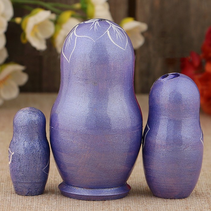 Матрёшка «Поднос с цветами», фиолетовое платье, 3 кукольная, 9 см