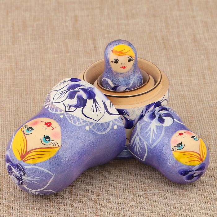 Матрёшка «Поднос с цветами», фиолетовое платье, 3 кукольная, 9 см