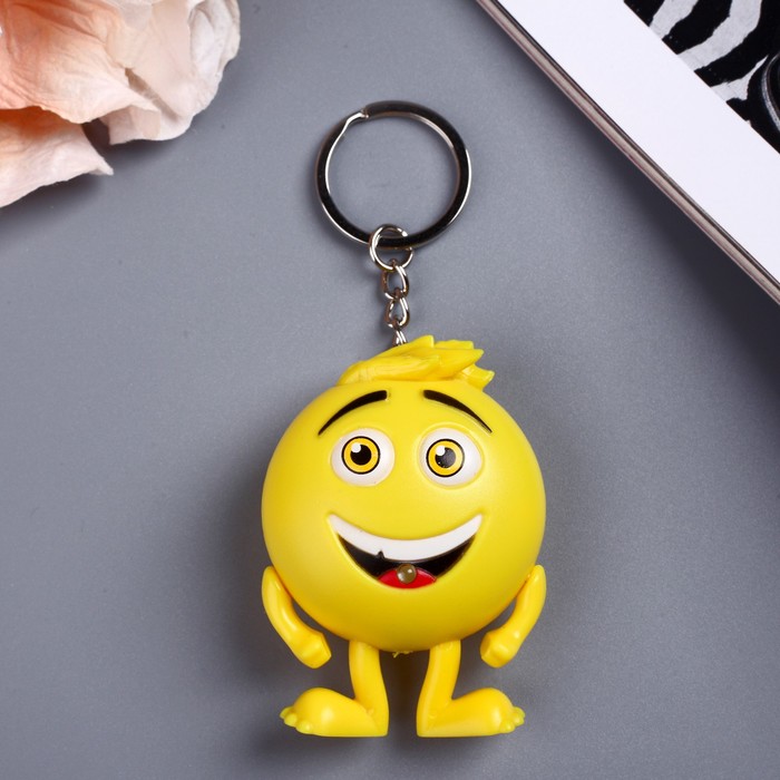 Фонарик на кольце "Смайлик счастливый" звуковой 4,5х6х2 см