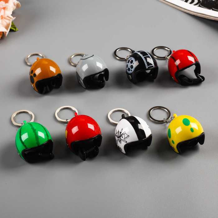 Брелок пластик "Шлем мотоциклиста" МИКС 4,5х5,5х4,5 см