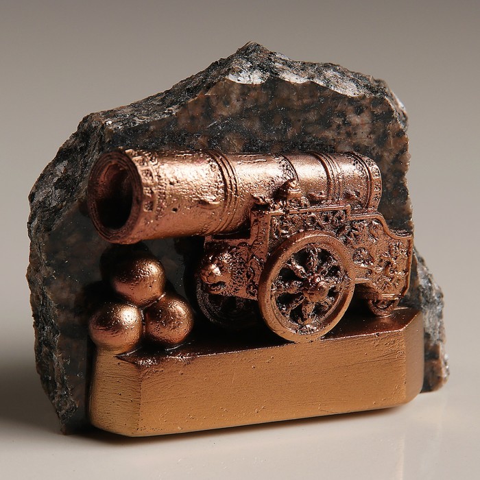 Барельеф на граните "Пушка"