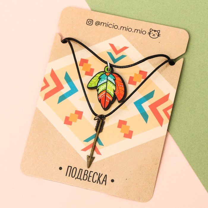 Набор подвесок на подложке "Перо"