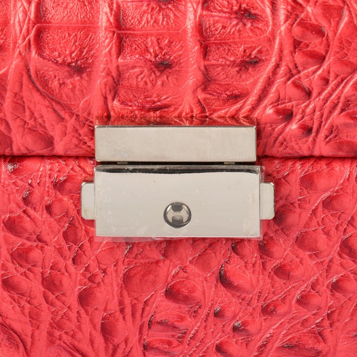 Шкатулка кожзам под часы 2 отделения и бижутерию "Текстура" красная 18,5х27х21 см