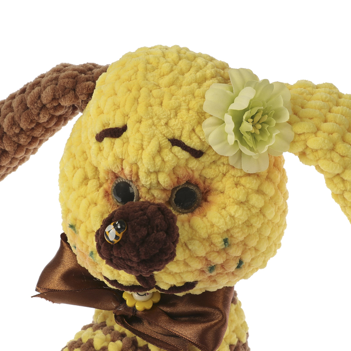 Сувенир вязаный "Собака желтая с коричневым" желтый бант, 20 см